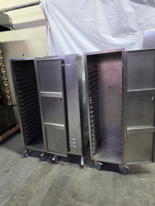 Различни немски колички от неръждаема стомана за тави с размери 60/40с