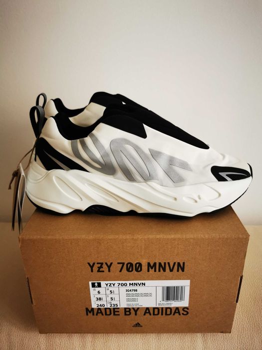 Adidasi ADIDAS YZY 700 MNVN 38 2/3