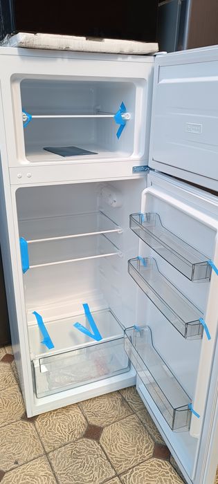 Двух камерный холодильник