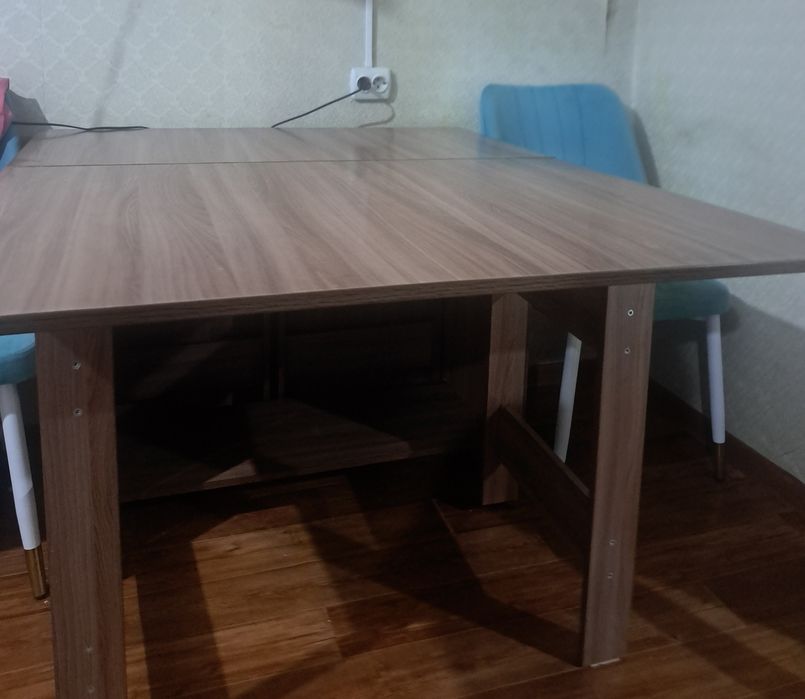 Продам стол книжка