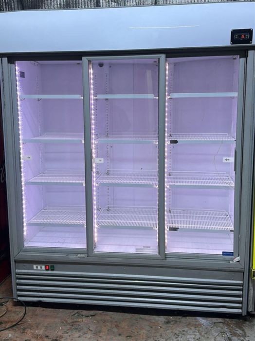 Витринный холодильник витрина