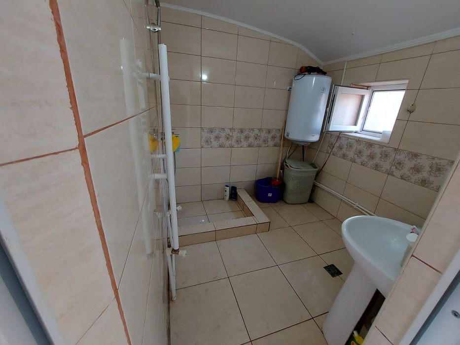 Proprietar vand casa la sol , 2 camere , compl utilat si mobilat 50mp