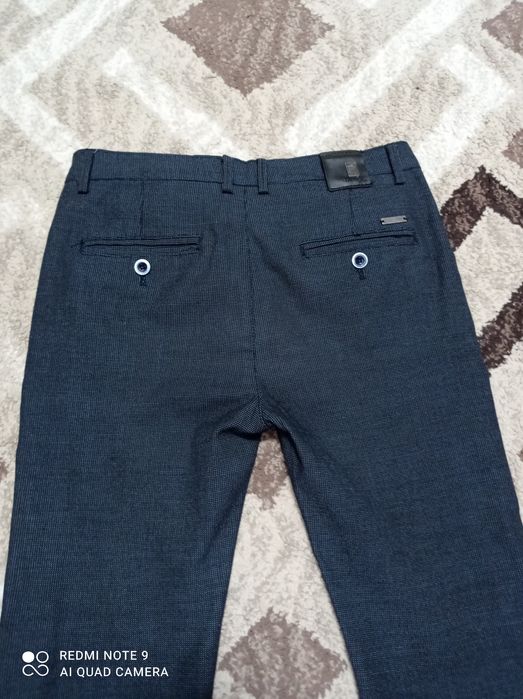 Продам для мальчиков брюки