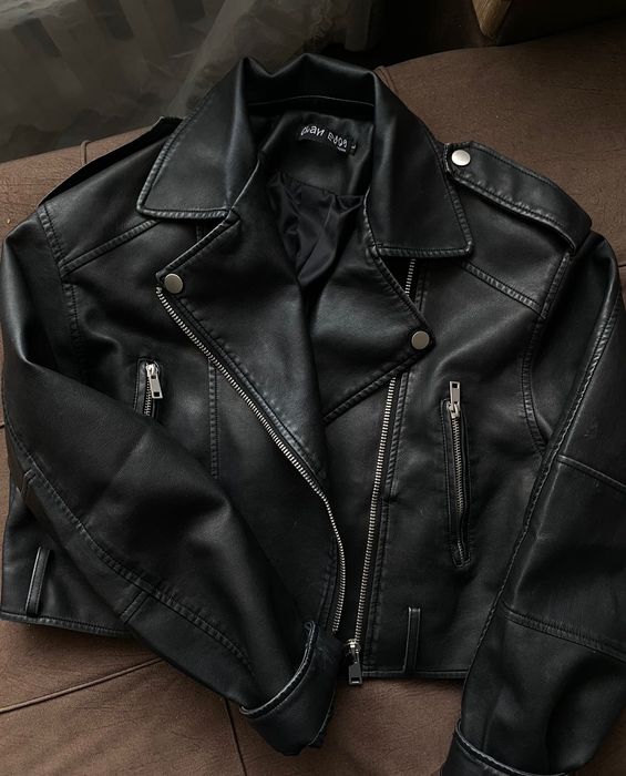 Женская куртка свежая