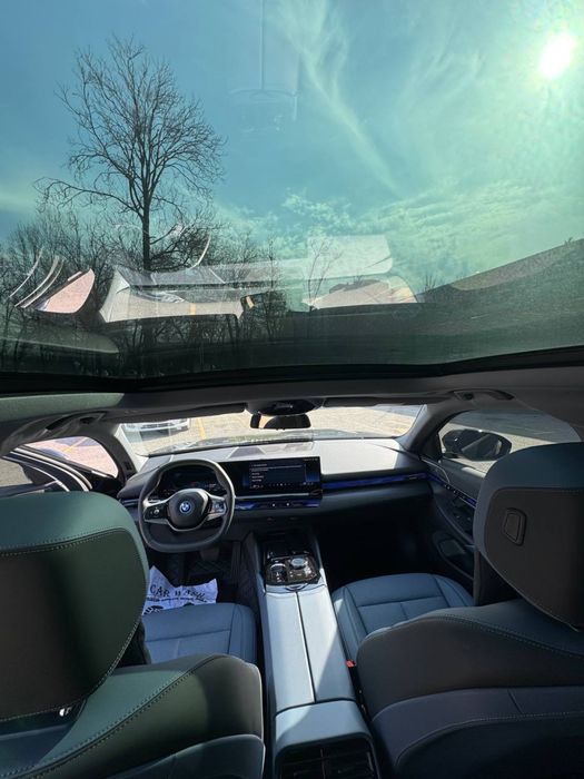 Bmw  i5  35L  srochno sotiladi