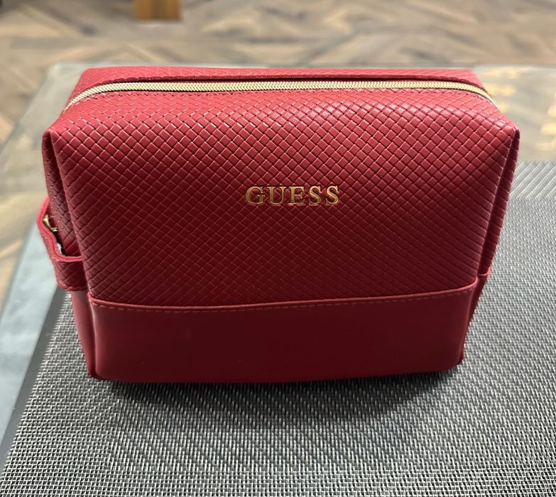 GUESS подаръчни комплекти -оригинални и чисто нови (последни 2 бройки)