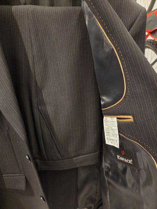 Costum de bărbați negru