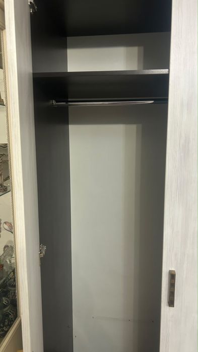 Шкаф серый для спальни