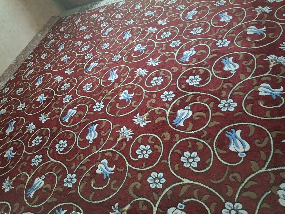 Ковёр продаёться состаяние хорошие