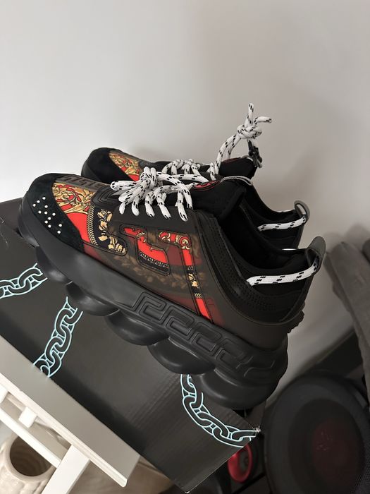 Versace chain reaction