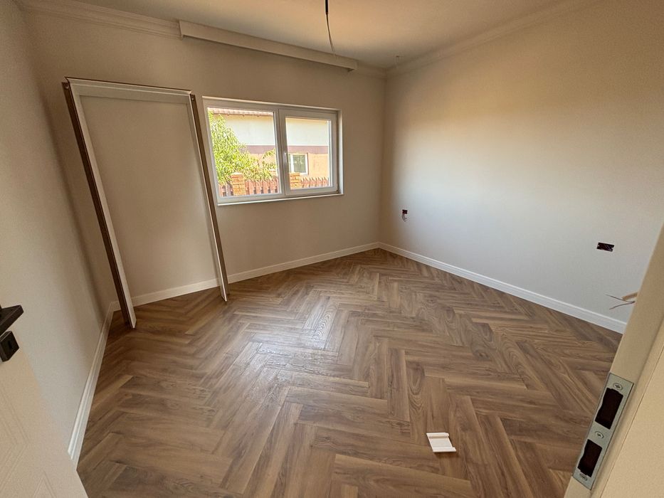Casă modernă de vânzare - calitate premium, toate utilitatile