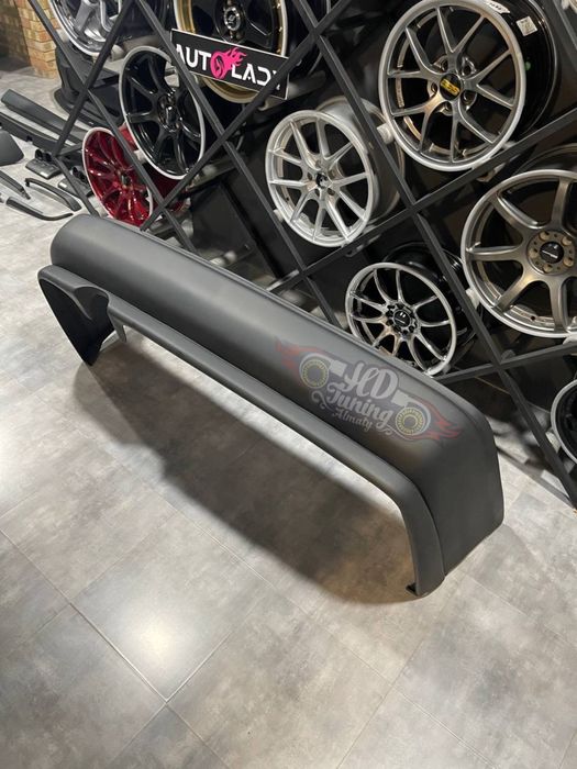 Бампер задний сток Subaru Legacy BD