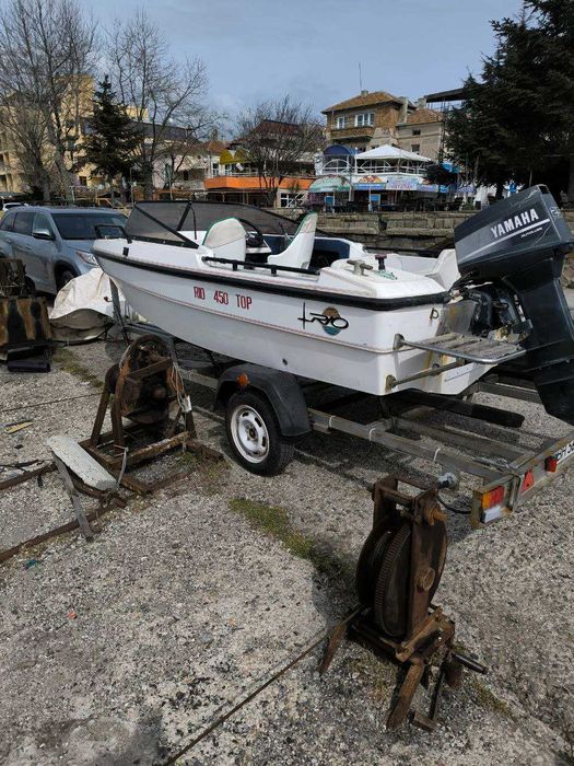Лодка Rio 450, двигател Yamaha 30 (496 см3)