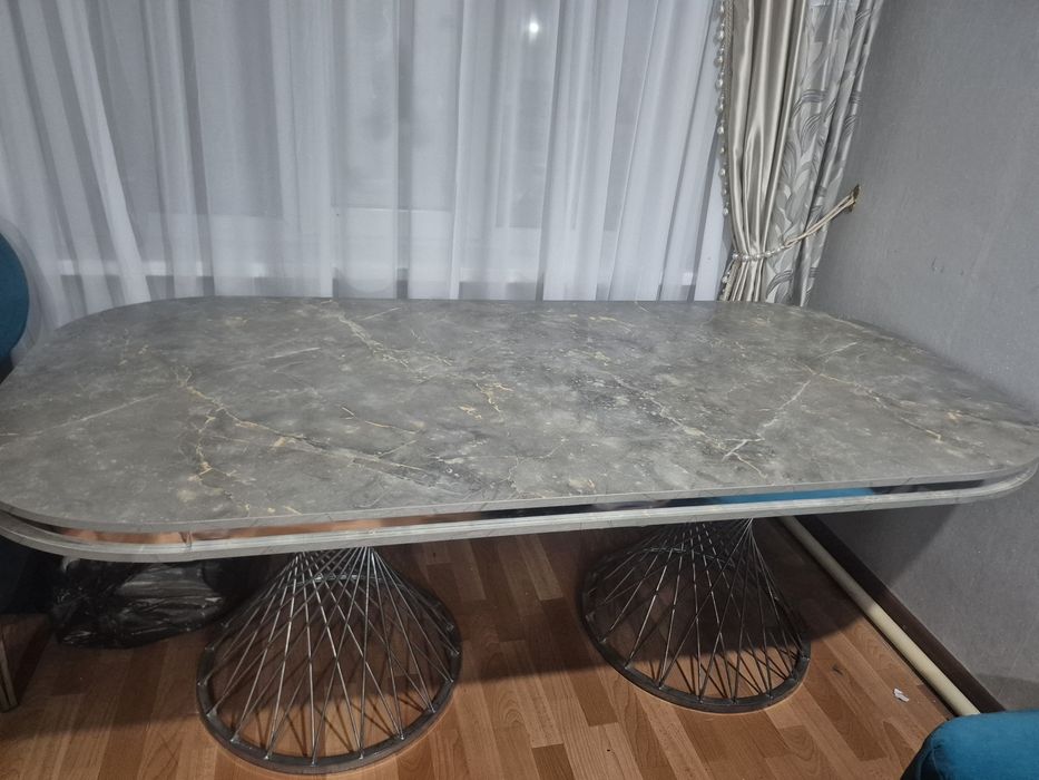Стол гостинный новый