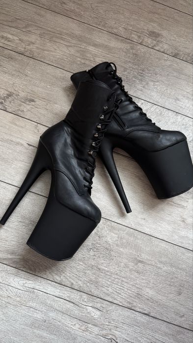 стрипы тройки Pleaser