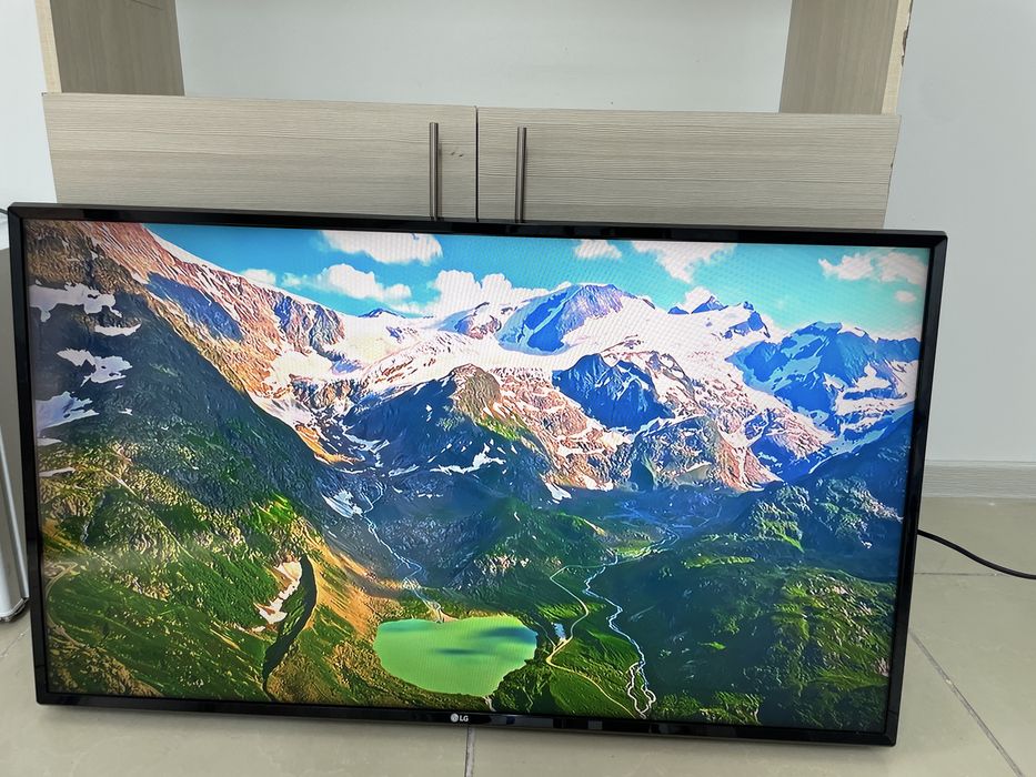 Телевизор смарт LG 107см оргиналь