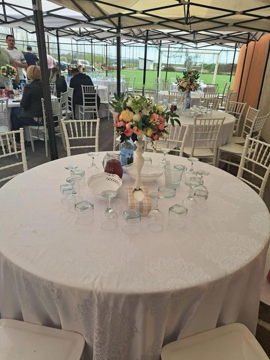 Fete/Fata De Masa Evenimente La Orice Dimensiune