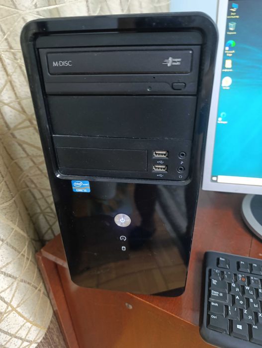 Компьютер в комплекте в отличном рабочем состоянии