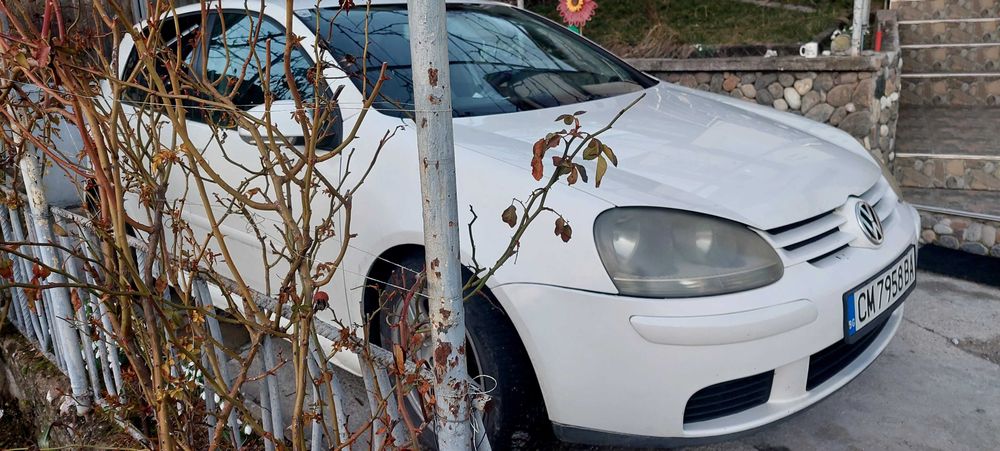 Продавам голф 5 1.9 105 к.с.