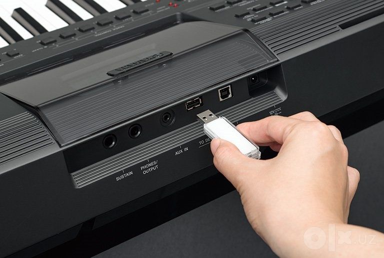 Продам синтезатор Yamaha PSR-E463