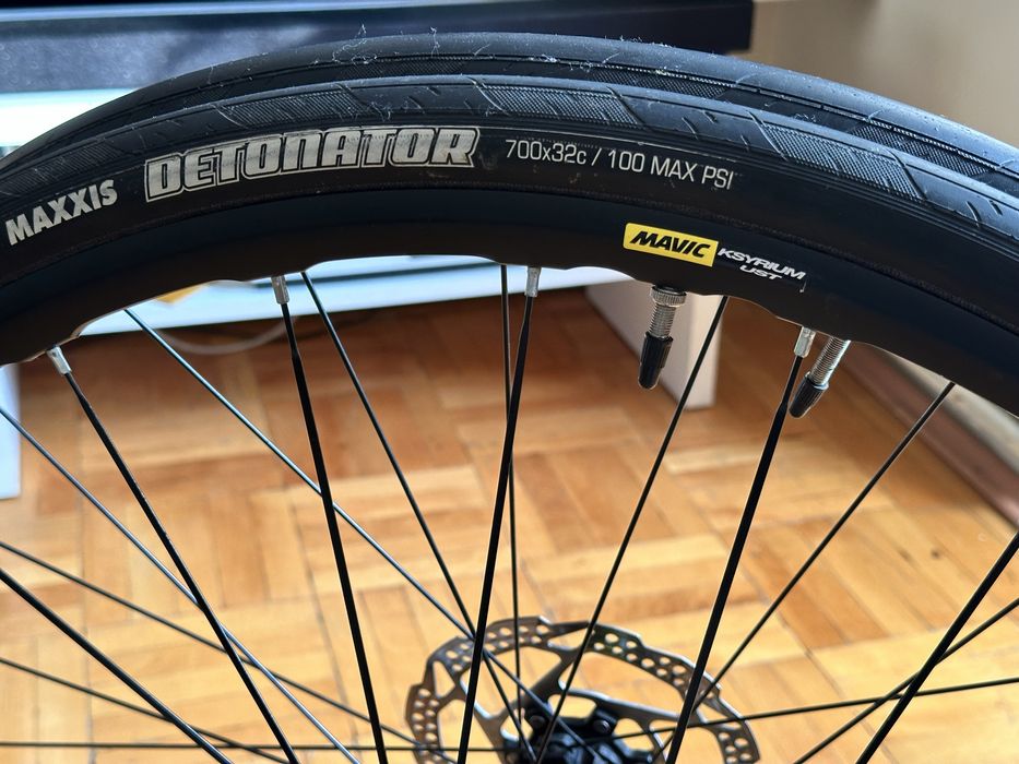 Set complet roti cursiera MAVIC cu anvelope MAXXIS 700x32c