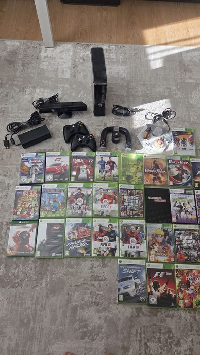 XBOX 360 +KINECT  cu accesorii si CD uri