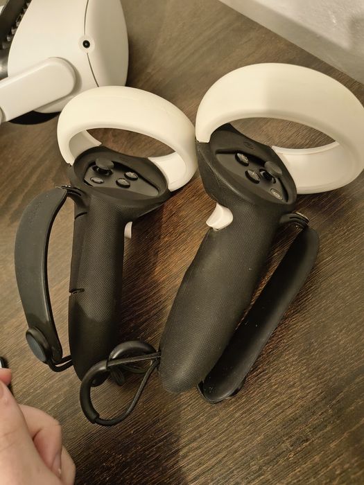 Vând Meta Quest 2  256 GB + Accesorii