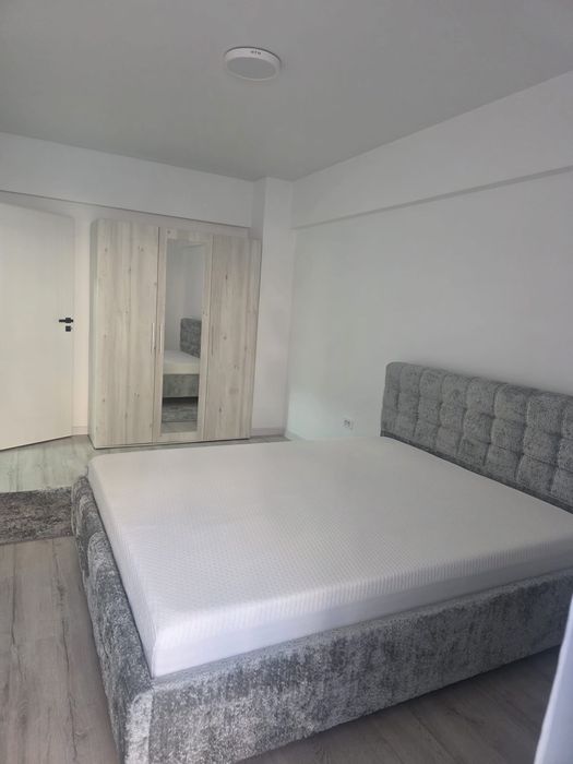 Închiriez apartament