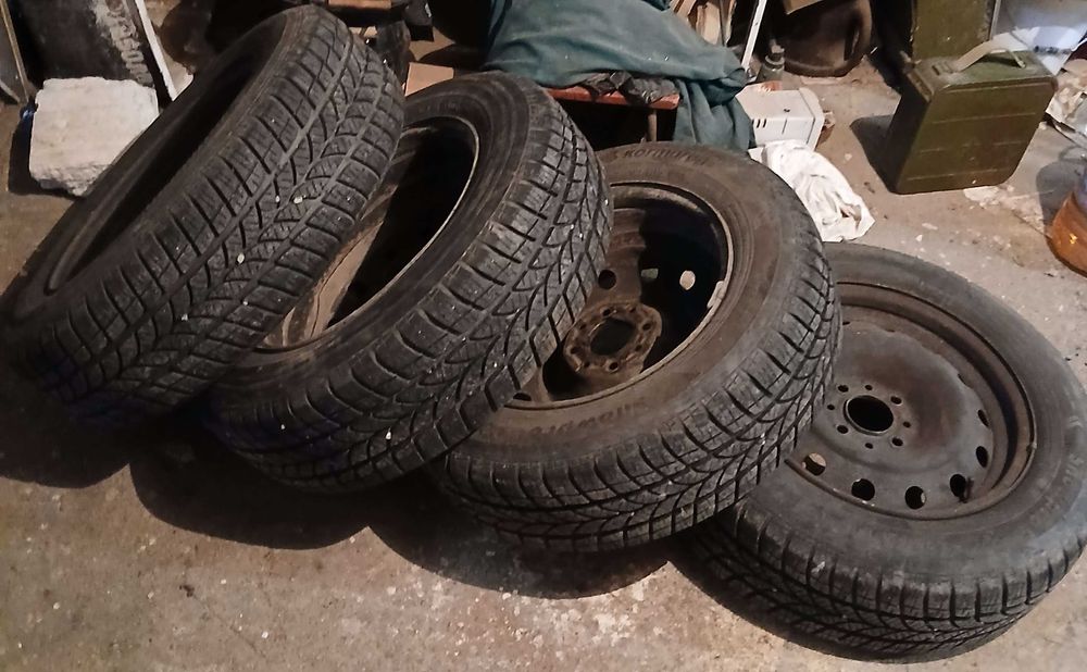 4 бр. зимни гуми с джанти 195/65 R15 от Ситроен Пикасо