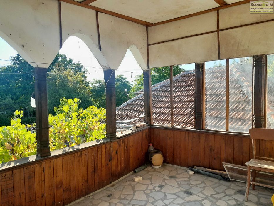 Къща с голям двор в с.Долно Белотинци, общ.Монтана