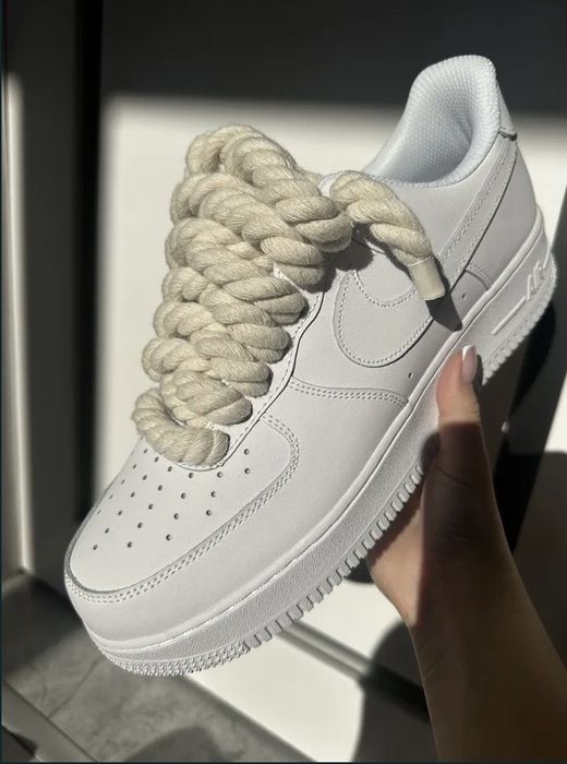 Nike Air Force 1 cu sireturi roples