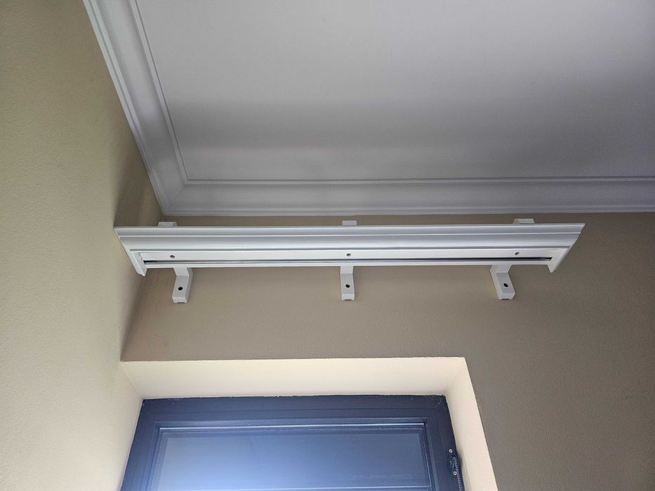 Galerii cu sina din lemn albe clasice