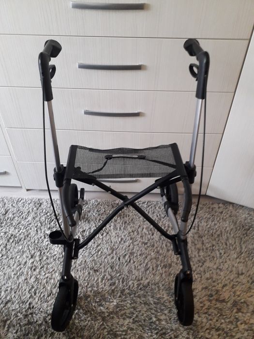 Vând rolator GEMINO 30 D