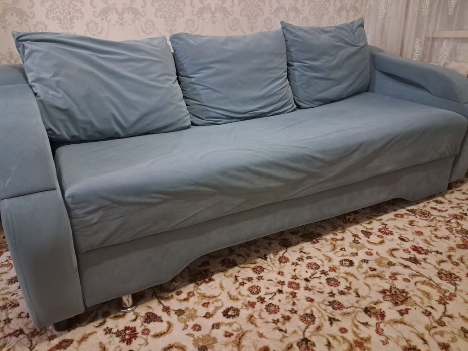 Продам диван в центре