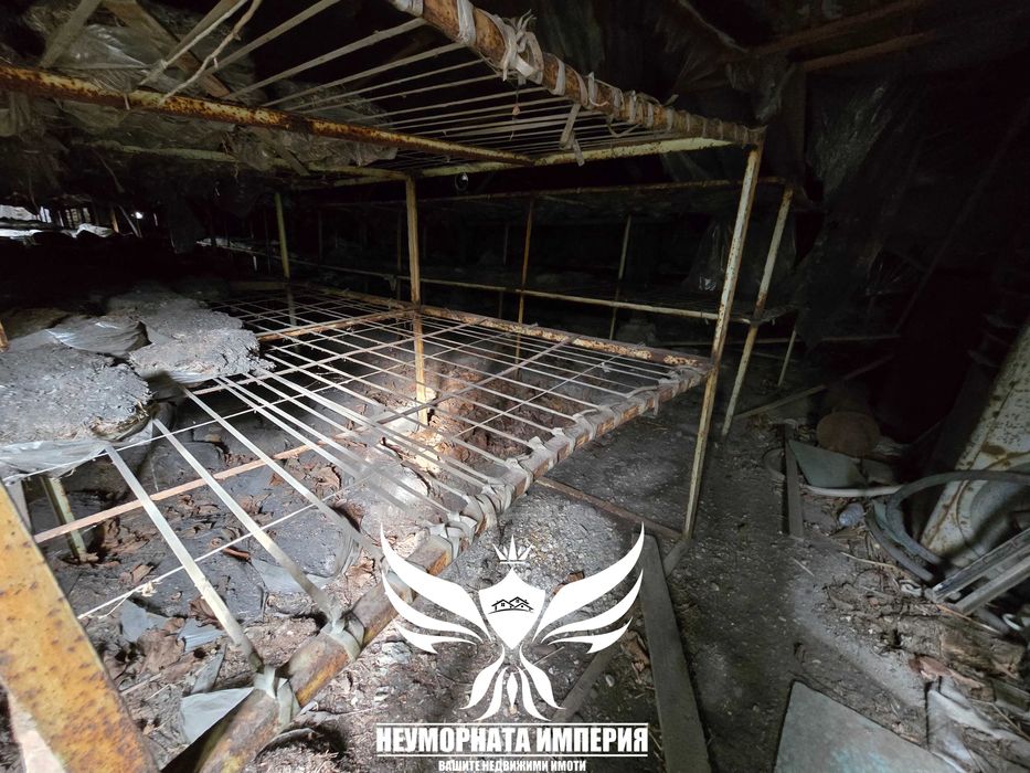 Продавам склад/селскостопански сгради 1450РЗП в имот 8700кв с.Боянци