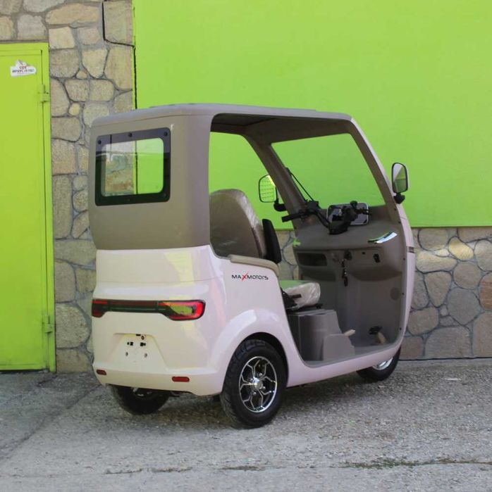 Триместна електрическа триколка Max Motors LUXURY BUS Ivori White