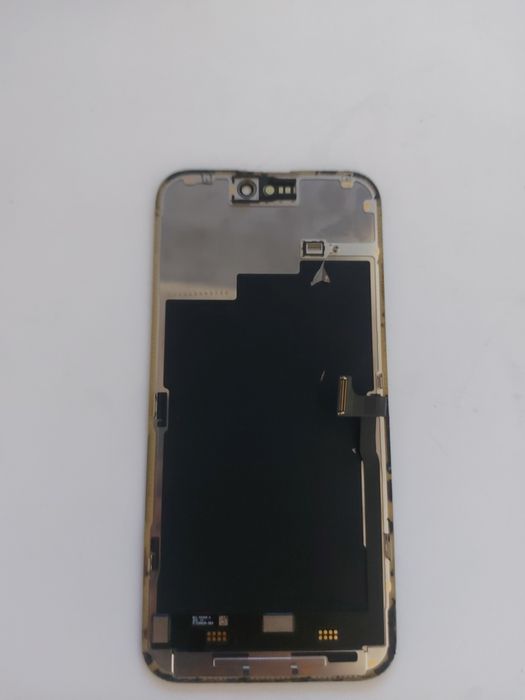Разбитый дисплей от iPhone 15 pro max