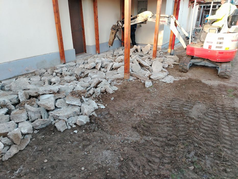 Deszăpezire cu Buldoexcavator sau Bobcat