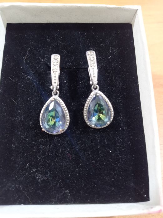 Серьги посеребреные с Цирконием стоит проба 925 сияют как бриллиантики