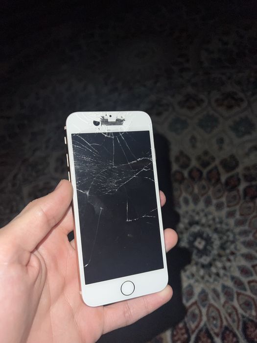 Iphone 8 64 идеальный кроме экрана