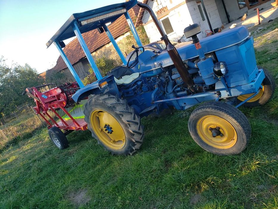 Vând tractor Renault super 5 in 4 pistoane  45 de cai putere sau schimb cu diverese mai multe detalii Ia nr de telefon. 0770931370