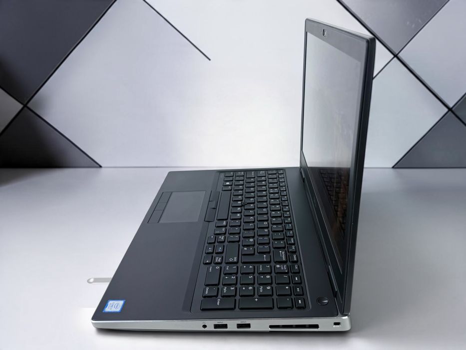 Лаптоп Dell Precision 7540 FHD Intel i7 - 9850H 32GB RAM 512GB SSD NVIDIA Quadro T1000 Перфектен! Гаранция!