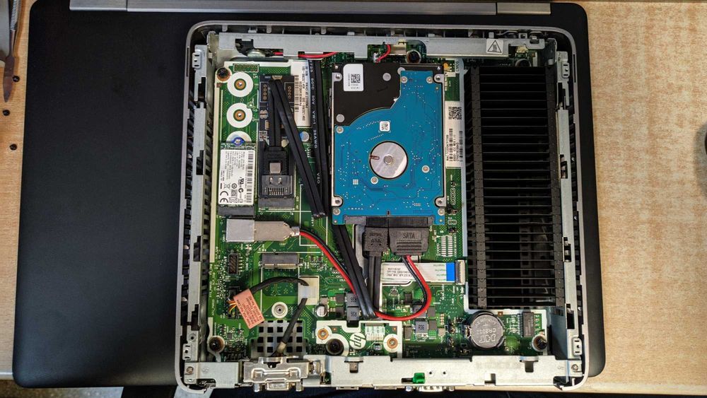 Тънки клиенти HP t630 Thin Client - AMD GX-420GI Quad Core, 8GB DDR4