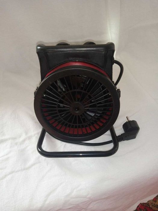 Обогреватель с феном 2кВт для обогрева 30м3