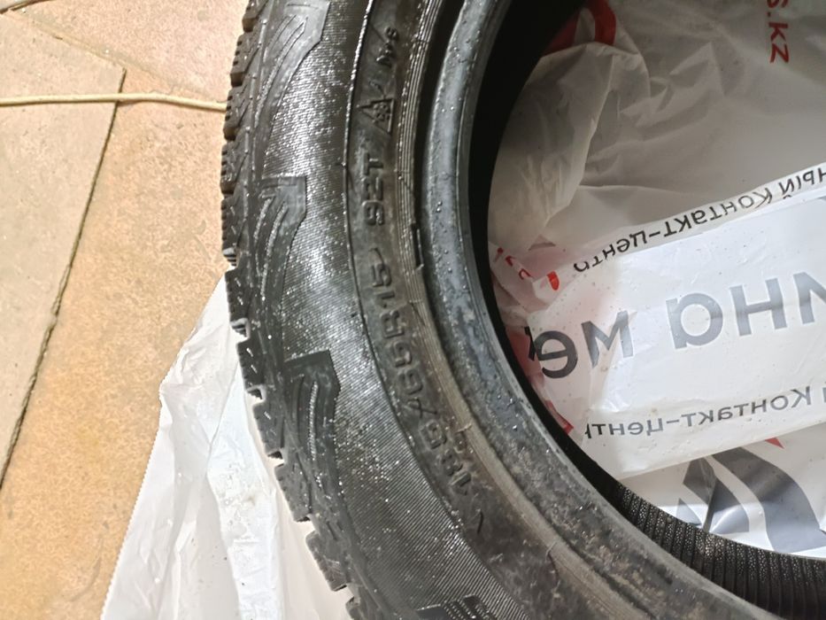 Продам 2 зимние шины кордианд