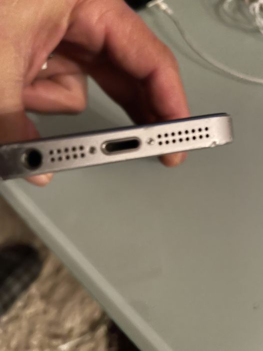 IPHONE SE 16 GB сребрист