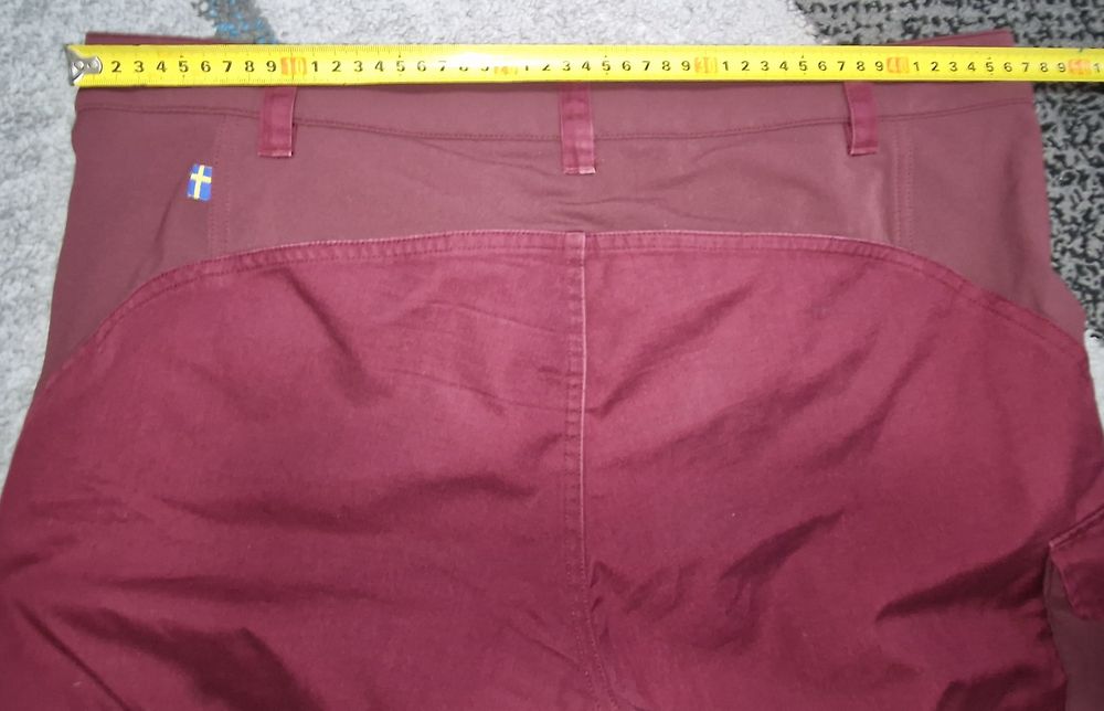 Pantaloni scurți Nikka Fjallraven pentru femei, curbat, granat închis