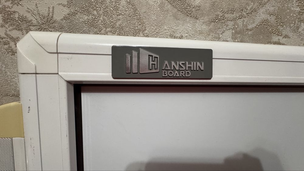 Продам комплект: интерактивная доска + проектор