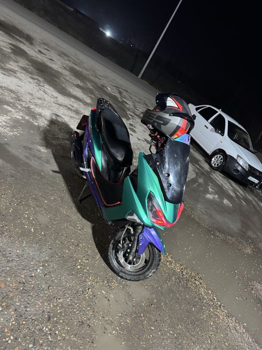 Продам скутер МАКСИ