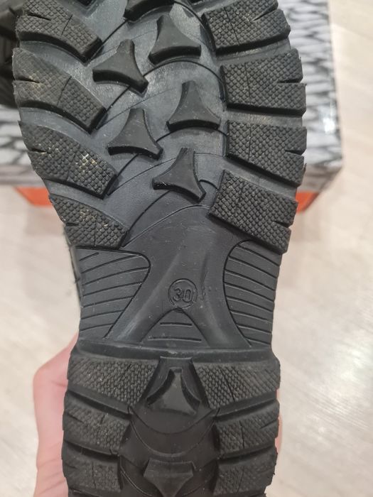 Продам ботинки зимние